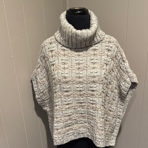 GAP basketweave knit turtleneck poncho. Marled gray heather w/gold sparkle. Sz 8